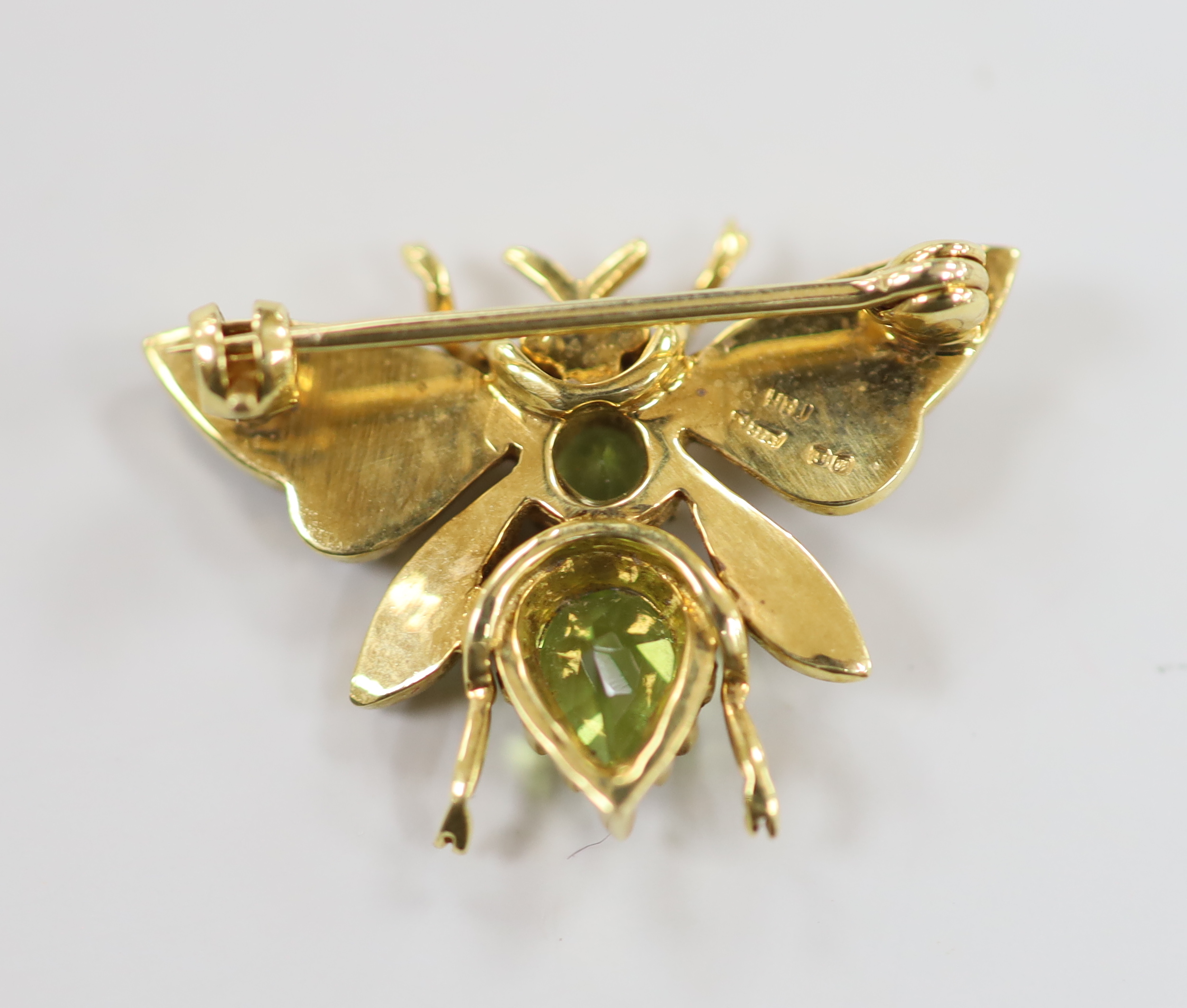 A modern 9ct gold peridot, seed pearl and ruby set novelty bug brooch, width 25mm, gross weight 3.6 grams.